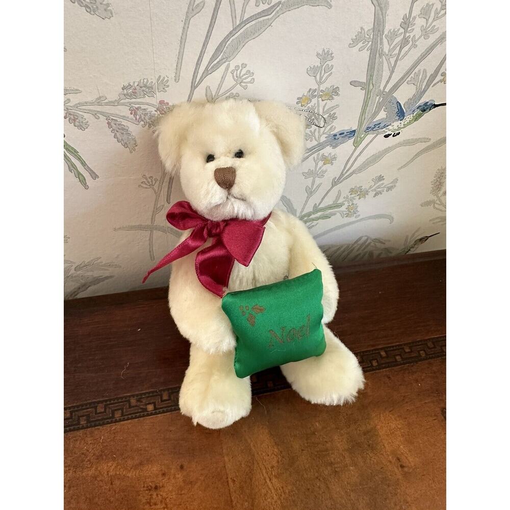 Vintage Russ Berrie White Teddy Bear 7.5” Plush Stuffed Ornament Noel Pillow